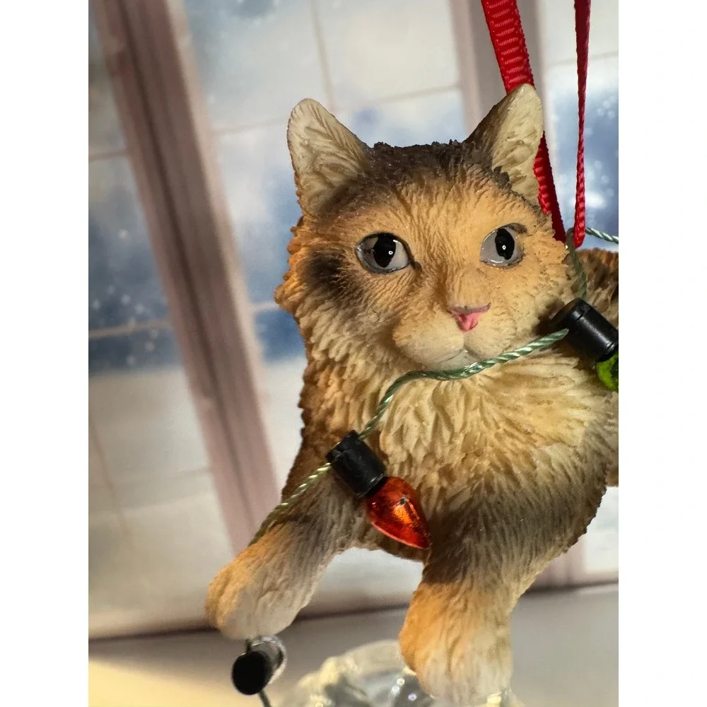 Sandicast Cat in Christmas Lights‎ Ornament New in Box